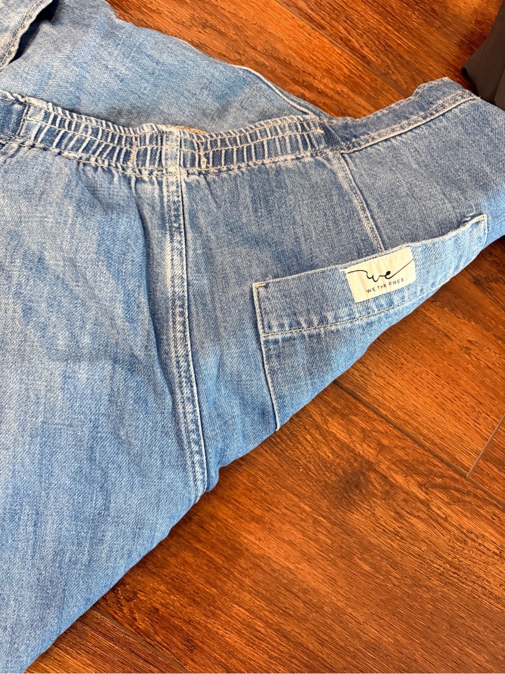 We The Free Light Blue Wide-Leg Jeans snack pockets! - Picture 6 of 7